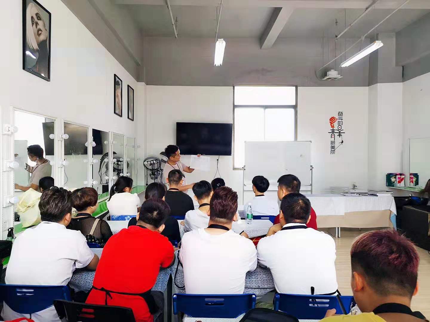江苏化妆培训营业时间是多久_爱美千色