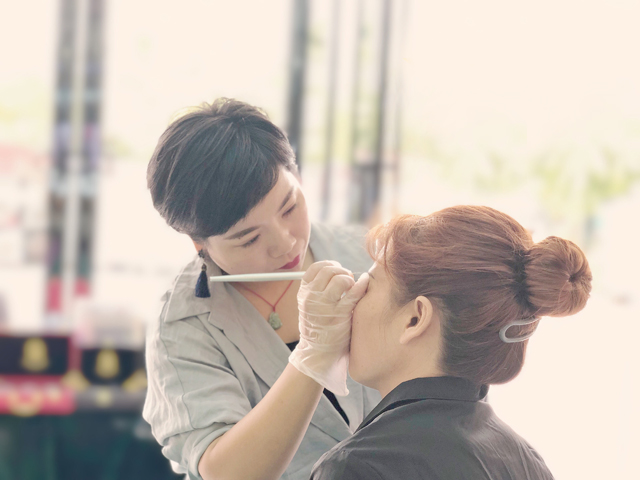 单眼皮女生化妆小技巧_苏州化妆培训_爱美千色