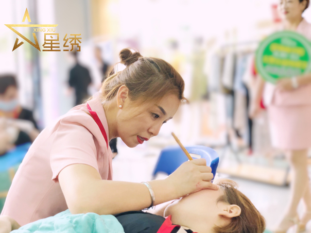 想进修化妆，选哪个化妆学校更好？