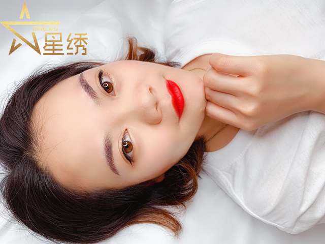 化妆培训费用要多少？什么样的班型适合初学者？