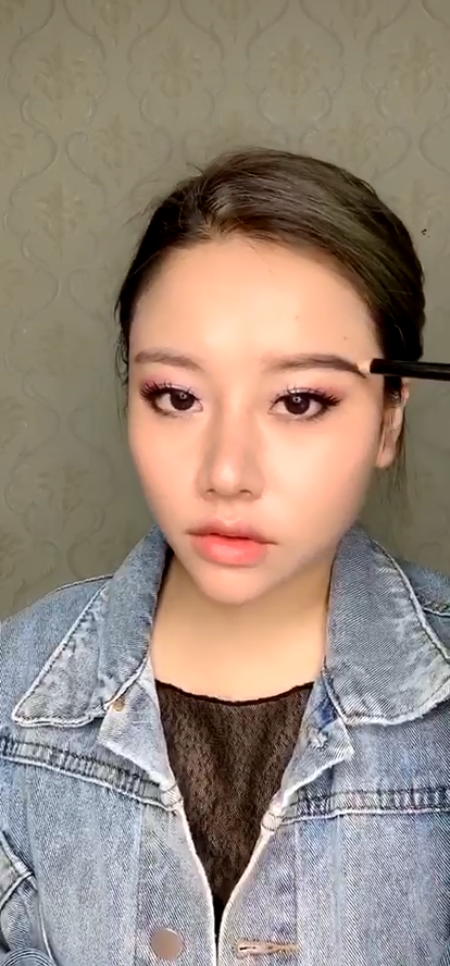 春季流溢出的紫色迷情，轻欧美妆教程