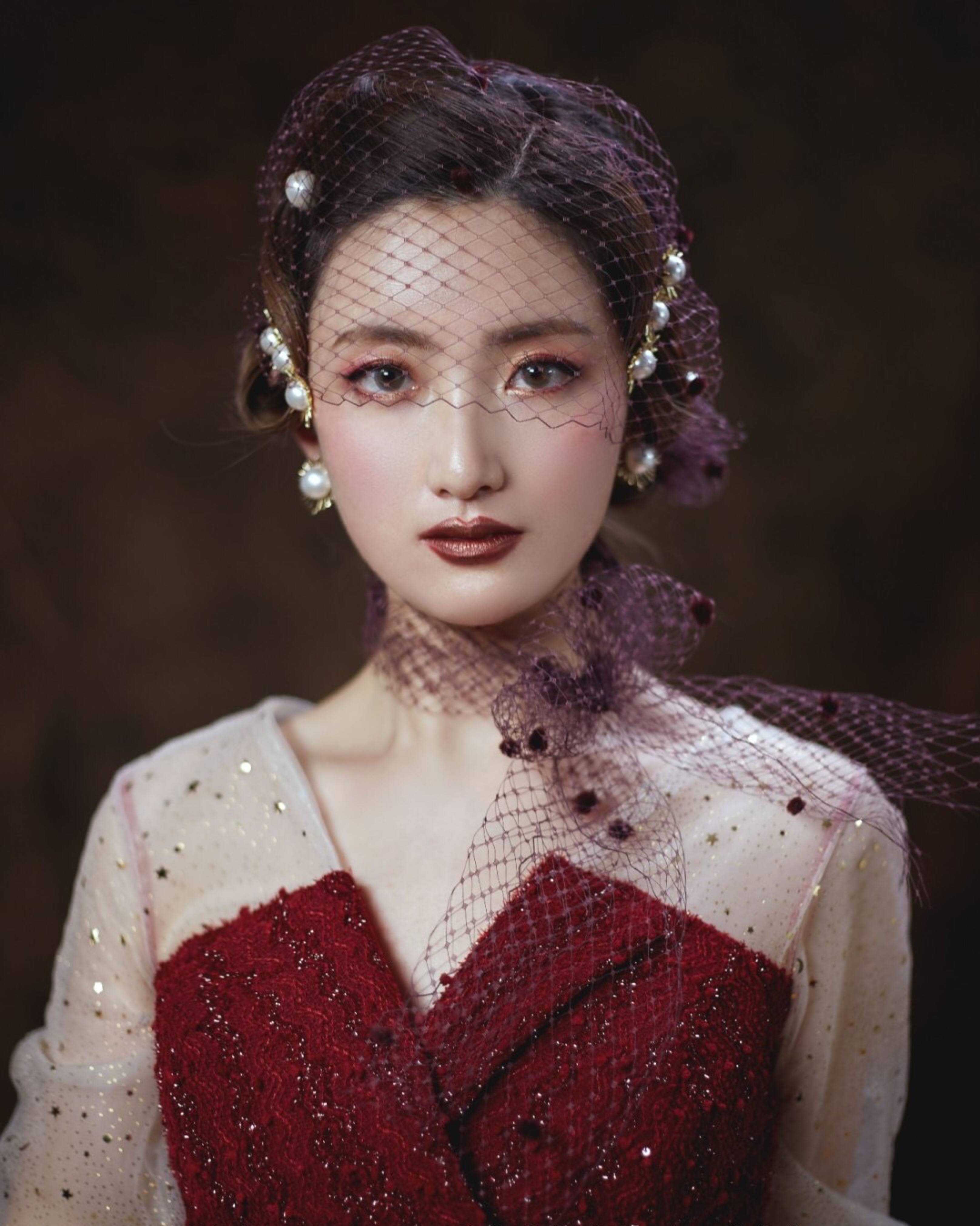 复古雍容冷淡风妆容写真丨孤独的人有自己的沼泽