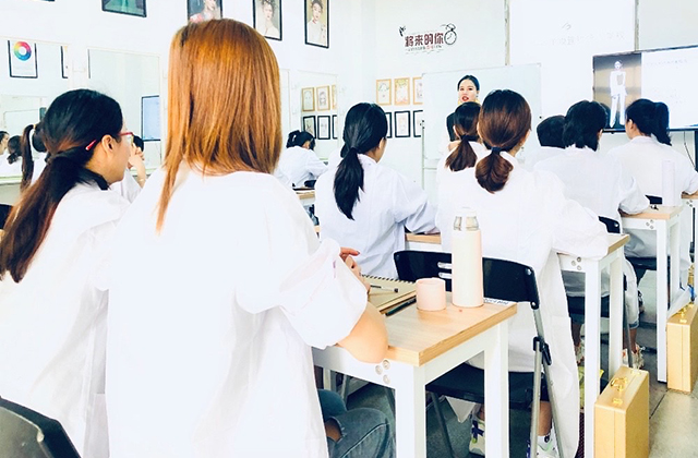 新手学化妆必须了解的化妆知识！