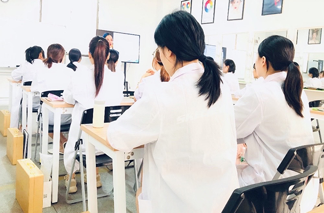 新手化妆必修课，3步解决你的美妆困惑